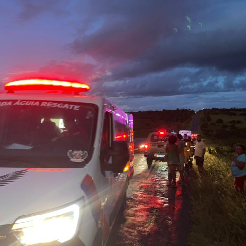 Veículo capota na BA-120 entre Coité e Retirolândia e deixa três feridos