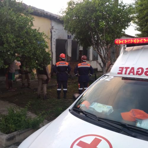 Residência é atingida por incêndio no Alto do Cruzeiro 