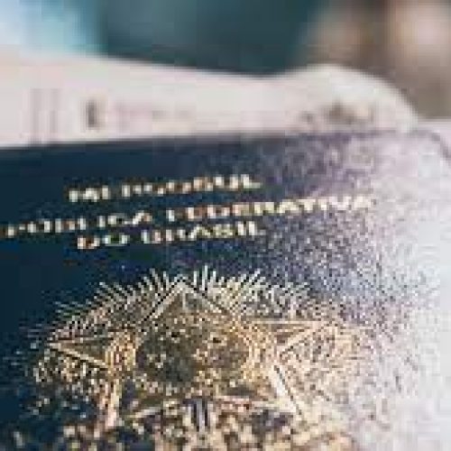 Haitiano é preso na BA suspeito de emitir vistos falsos para regularizar permanência de estrangeiros no Brasil