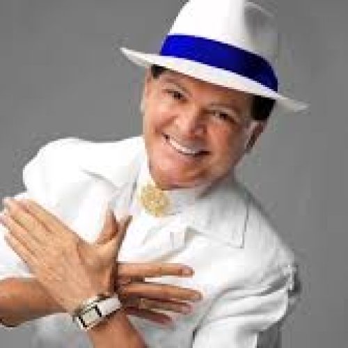 Alcymar Monteiro para show na Bahia após homem atirar pedras no palco