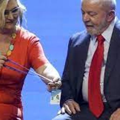 Presidente da Caixa é demitida e indicado pelo Centrão assumirá o cargo