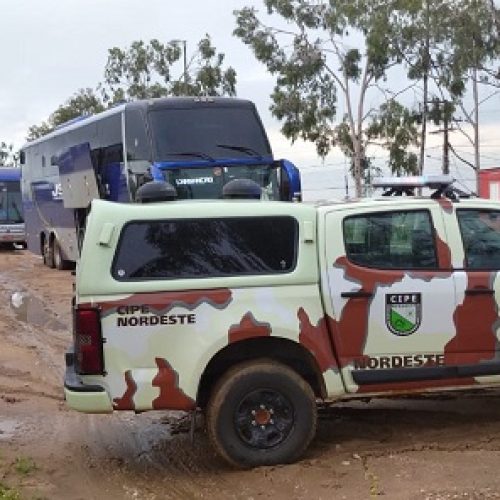 Passageiro de ônibus de turismo é preso com maconha e cocaína em Valente
