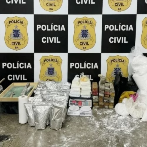 Polícia desarticula laboratório de drogas e prende duas mulheres em Feira de Santana