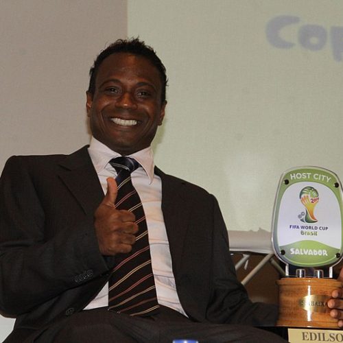 Ex-jogador Edílson Capetinha é preso em Salvador por não pagar pensão