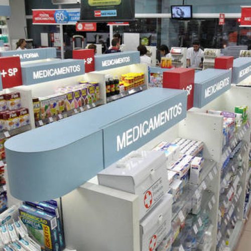 Médicos defendem cloroquina no início de tratamento de idosos