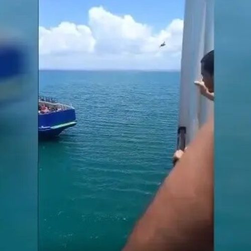 VÍDEO: Ferry-boat colide com outro ao atracar no Terminal Bom Despacho