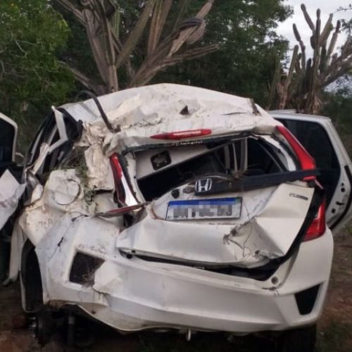 Homem fica ferido após carro capotar, é socorrido e após receber atendimento foge de hospital em Queimadas