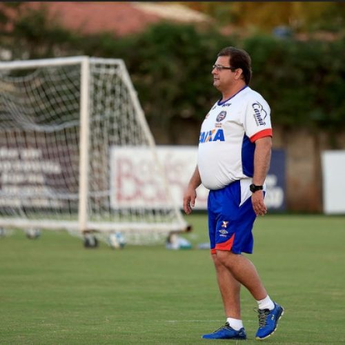 Guto comunica proposta do Inter ao Bahia, que não abre mão de multa