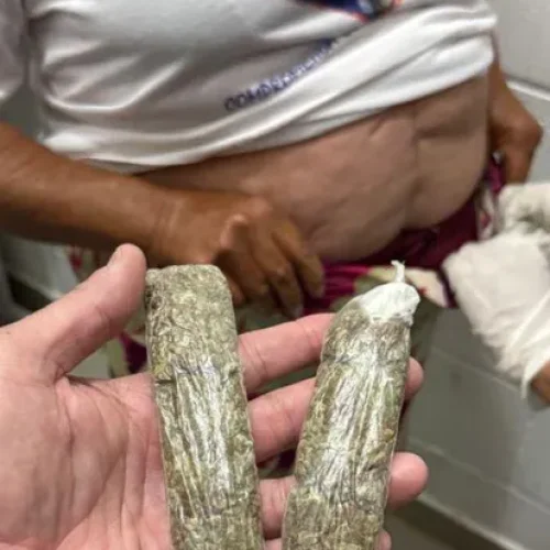 Idosa é presa tentando entrar com maconha e cocaína em presídio da Bahia
