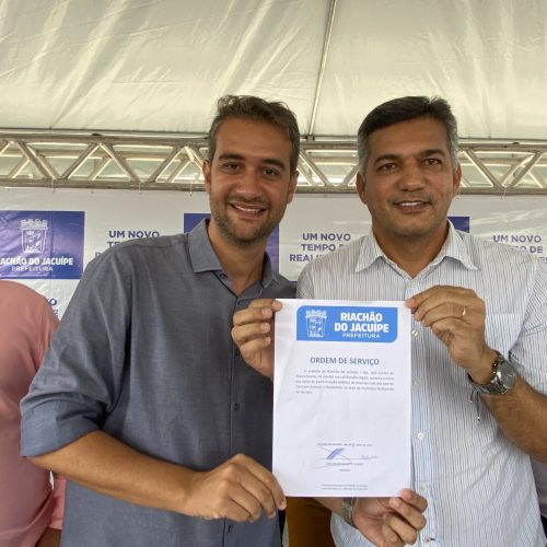 Riachão: Prefeito Carlos Matos assina ordem de serviço para 40 mil metros de asfalto