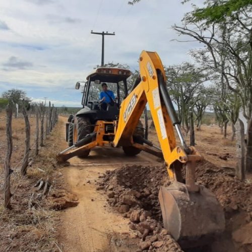 Riachão: Prefeitura inicia serviço de extensão de água na comunidade de Riacho Seco