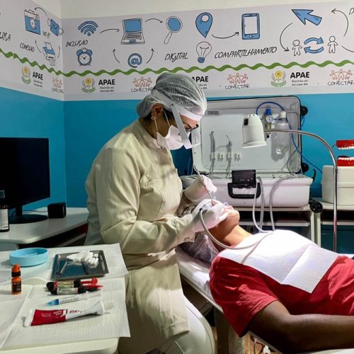 Prefeitura leva Consultório Odontológico Móvel para APAE em Riachão do Jacuípe