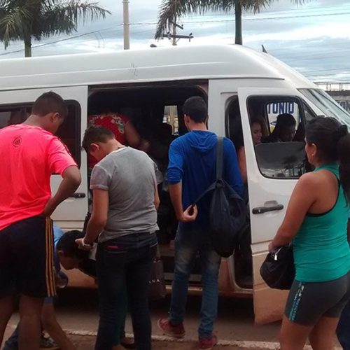 Multa por transporte ilegal de estudantes pode chegar a R$ 1.467,35, além do recolhimento do veículo


Fonte: Agência Senado