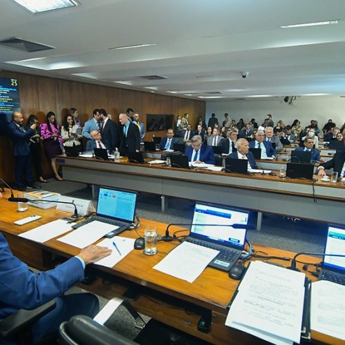 CCJ do Senado aprova PEC do Fim da Reeleição
