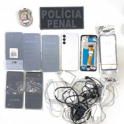 Funcionário do Conjunto Penal é detido após ser flagrado entregando celulares para presos