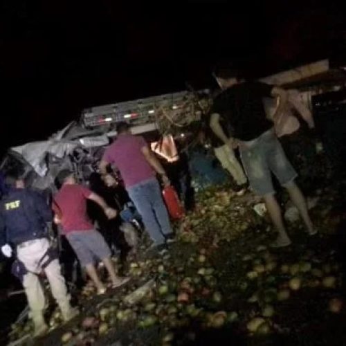 Pai, mãe e filho de 10 anos estão entre vítimas do acidente entre ônibus de turismo e caminhão na Bahia