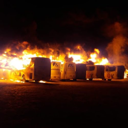 Incêndio atinge garagem da empresa Falcão Real em Jacobina