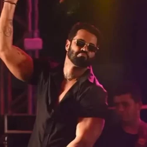 Cantor Jones Mesquita morre após acidente de moto em Feira de Santana