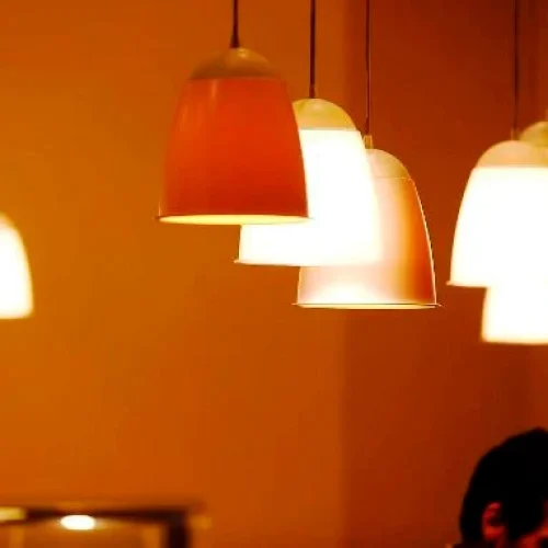 Conta de luz pode ficar mais barata após aprovação de R$ 5,5 bilhões pela Aneel