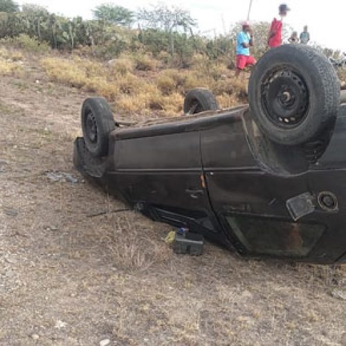 Taxista morre vítima de capotamento na BA 120