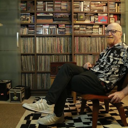 Corpo do cantor Kid Vinil é sepultado em São Paulo