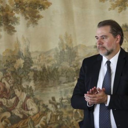 O presidente do STF e do Conselho Nacional de Justiça (CNJ), Dias Toffoli, assina acordos de cooperação técnica com o Ministério da Saúde, o Instituto Humanitas360 e a Universidade de São Paulo (USP).