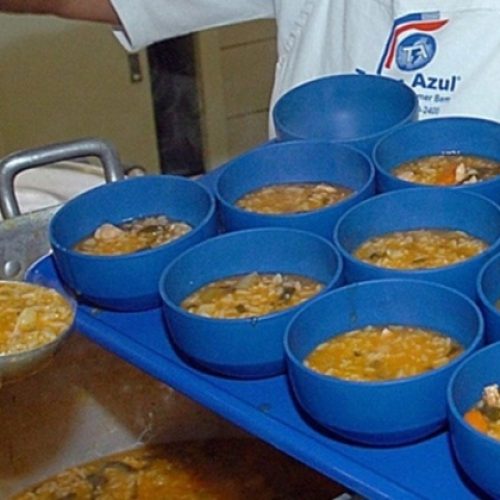 Vale-alimentação estudantil estará disponível nesta segunda (20), diz governo