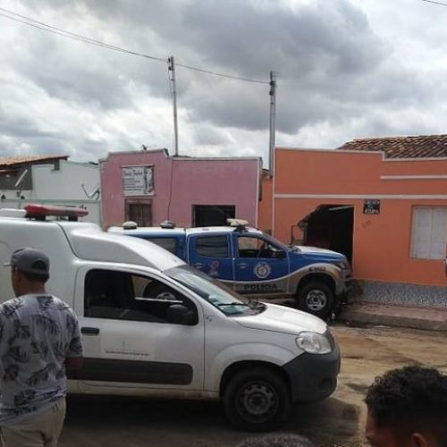 Iaçu – Mulher morre após ser atingida por viatura da polícia na porta de casa