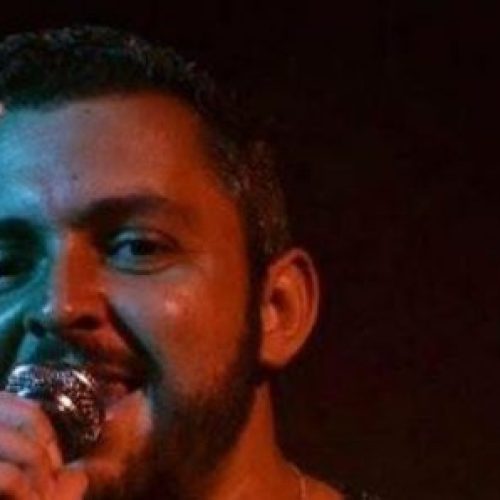 Cantor sertanejo morre após bater carro em duas motos em São Paulo