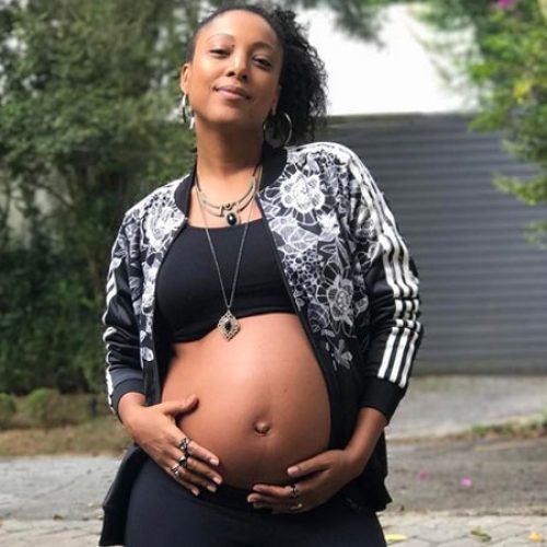 Aos 7 meses de gestação Negra Li afirma usar manequim 38