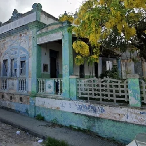 Justiça suspende leilão de prédios históricos em Serrinha após denúncia de descaracterização do patrimônio