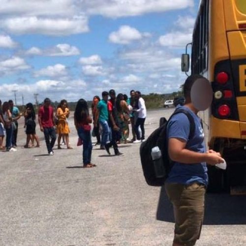 Estudantes perdem prova do Enem após ônibus de prefeitura quebrar