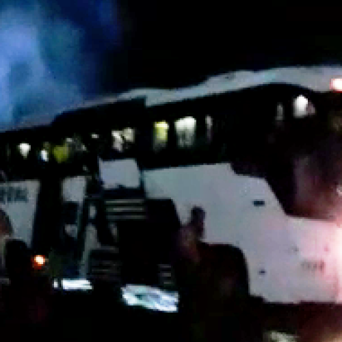 Ônibus pega fogo minutos depois de deixar terminal rodoviário de Jacobina
