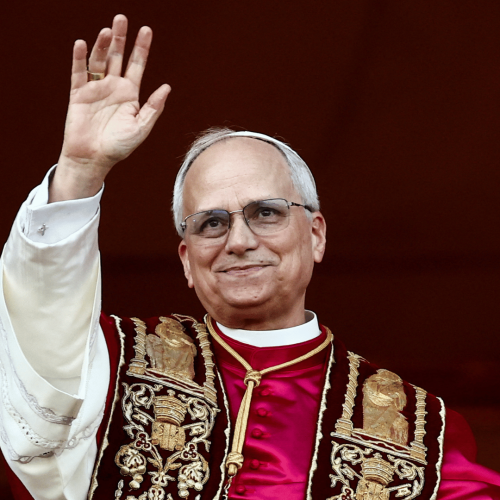 Robert Francis Prevost é o novo papa e escolhe o nome Leão XIV