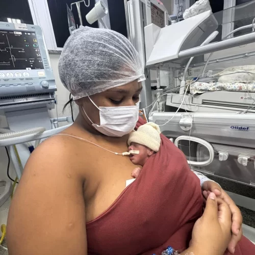 Jovem de 23 anos dá à luz quadrigêmeos em maternidade de Salvador