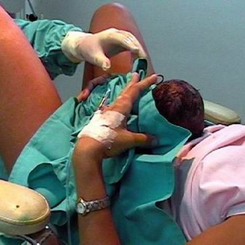 Trabalho de parto espontâneo é importante para a mãe e o bebê, diz Unicef