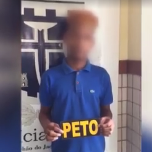 Vídeo mostra preso sendo obrigado a pedir desculpas a policiais em Riachão do Jacuípe