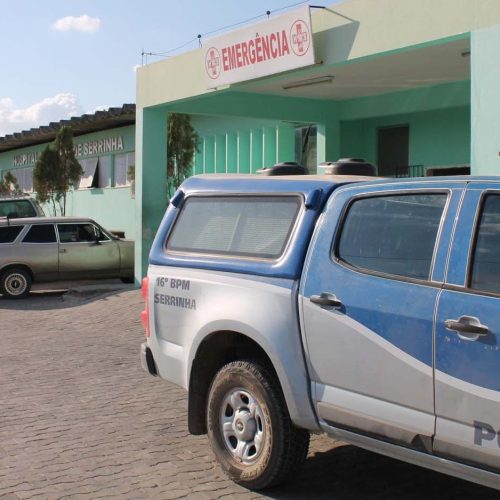 Homem tenta evitar roubo do celular da namorada e é baleado em Serrinha