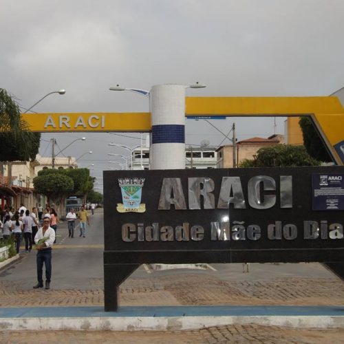 Araci: Com salários atrasados, professores não têm previsão de quando devem receber