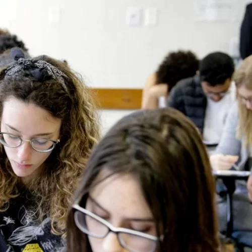 Governo define novas regras para cotas raciais em concursos públicos