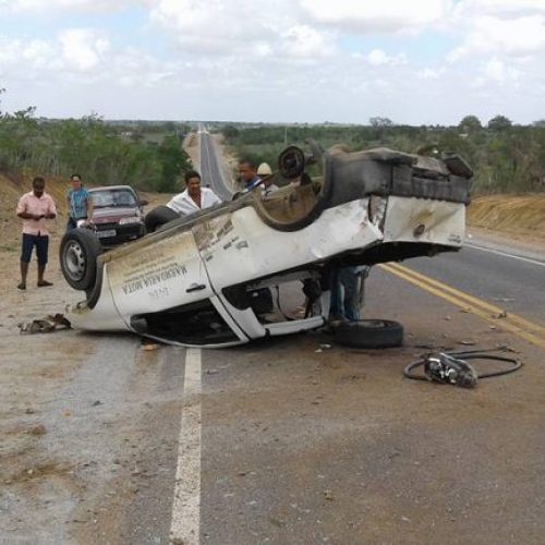 Motorista de Riachão fica ferido após capotamento na BA-120