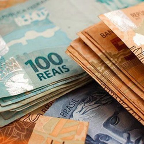 Governo eleva salário mínimo para R$ 1.045