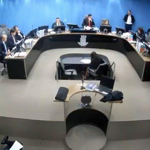 TRE rejeita embargos de Assis e Val por unanimidade e pede o afastamento do prefeito e da vice de Coité