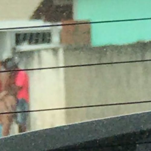 Casal é flagrado fazendo sexo no meio da rua em Conceição do Jacuípe