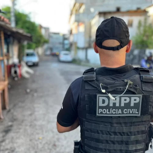 Mulher envenena homem e finge ser policial para aplicar golpes em Salvador