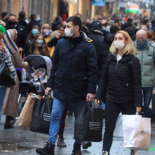 Variante Ômicron se espalha e provoca aumento da pressão por restrições na Alemanha