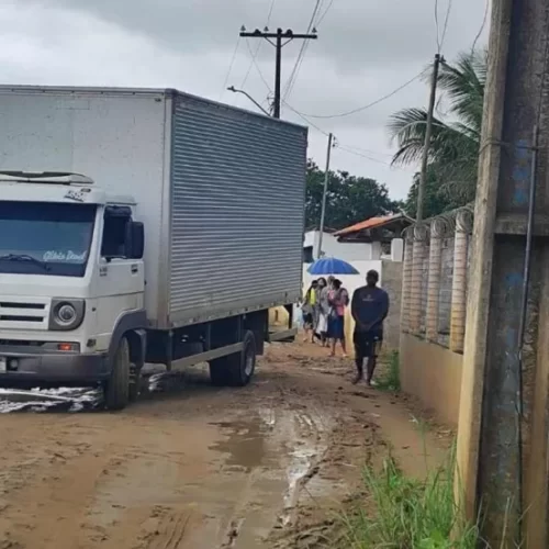 Pai e filho morrem eletrocutados por fio de alta tensão em Feira de Santana