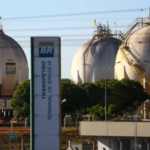 Transpetro abre concurso público com 4,1 mil vagas e salários de até R$ 15 mil