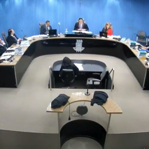 Prefeito e vice de Coité são cassados pelo TRE numa votação de 5 a 2: oposição foi às ruas comemorar
