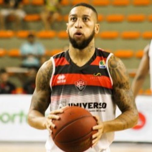 Kenny Dawkins celebra classificação do Vitória para as quartas do NBB: ‘Sensação boa’